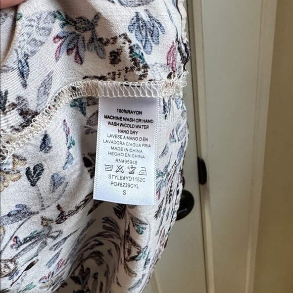 Cozy Casual Leaf Print V-Neck Mini Dress - Picture 5 of 8